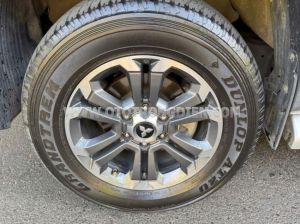 Xe Mitsubishi Triton 4x4 MT Mivec 2020